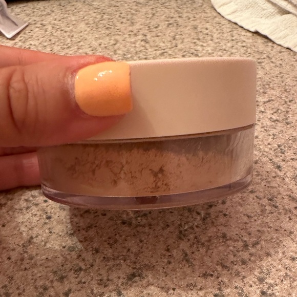 rare beauty | always an optimist setting powder - light medium - Picture 2 of 4